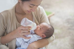 Dream Feed: What It Means For Your Baby And How To Do It?