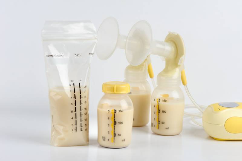breast milk storage bottles and bag