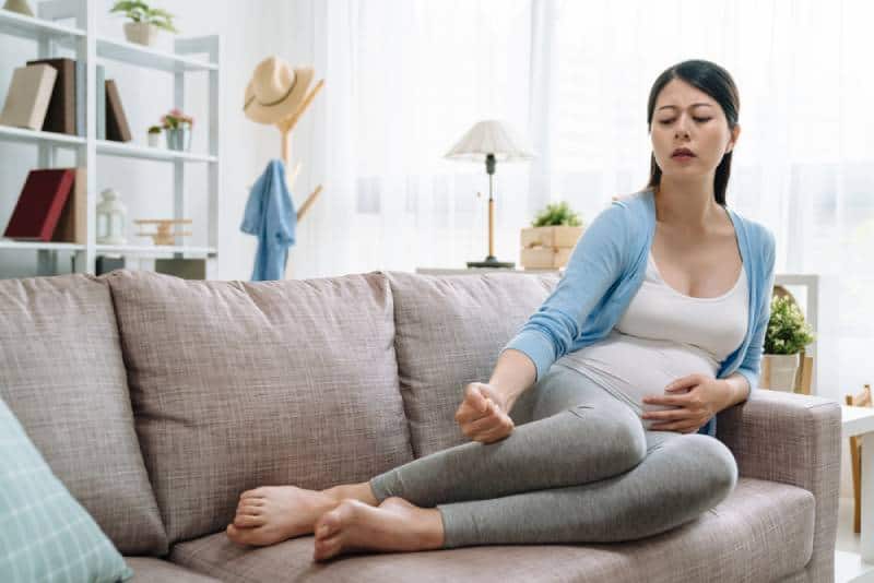 pregnant woman with leg cramp