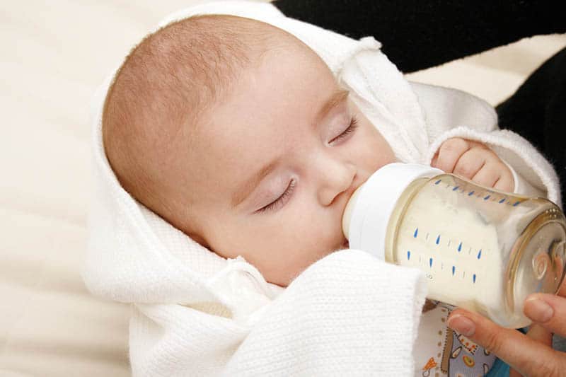 How Much Does A Newborn Eat? Feeding FAQs Answered