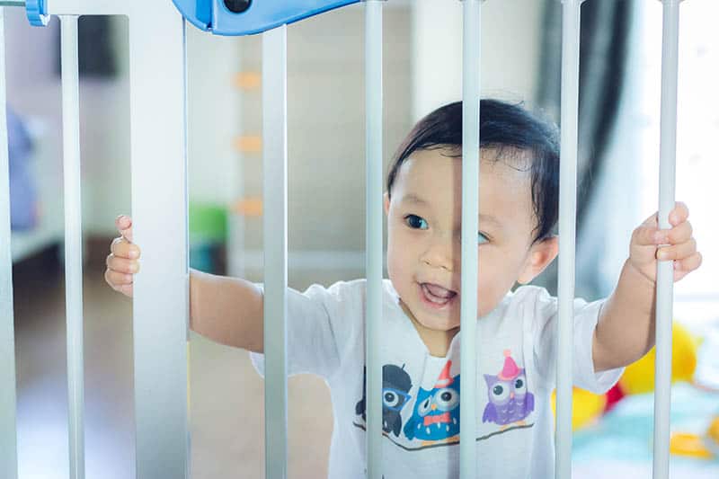 Retractable Baby Gates: Top 7 Baby Gates For Child Safety