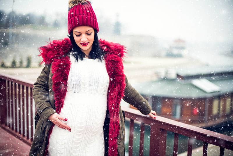 Pregnancy Outfits For Winter: