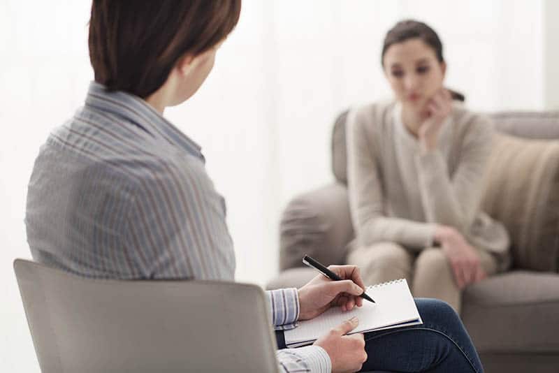 woman with postpartum rage in therapy session with therapist 