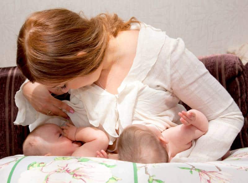 Breastfeeding twin babies with pillow device for feeding at home