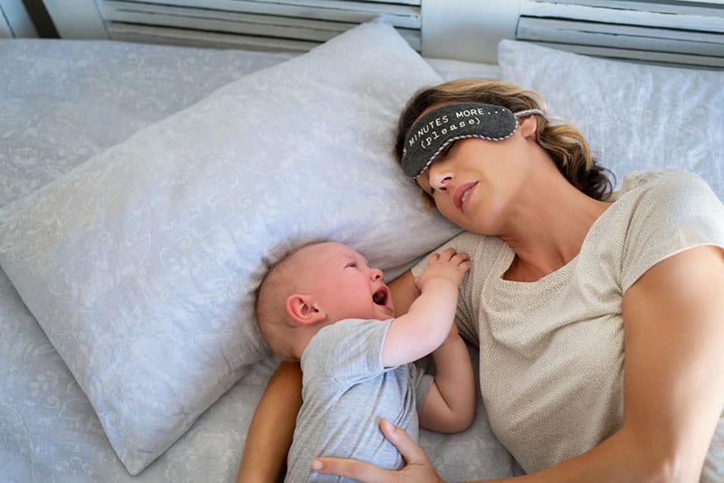 7 Ways To Deal With Your Baby Waking Up Too Early