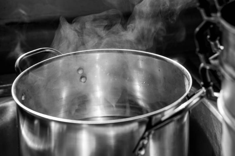 Boiling hot water with the steam in the pot