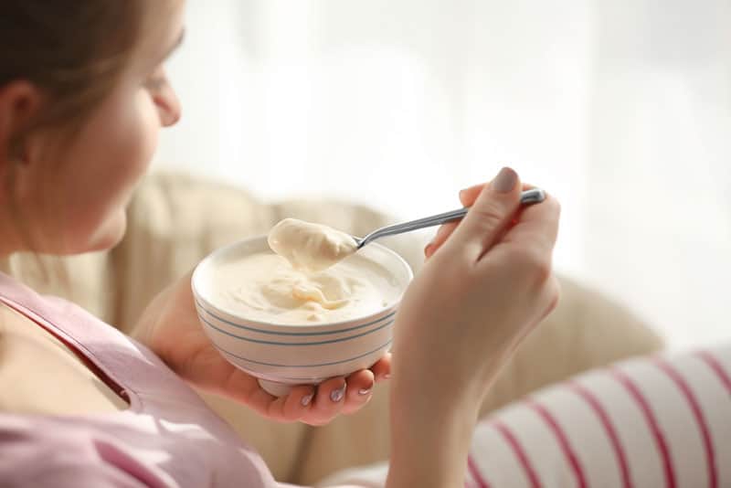 woman eating jogurt from the bowl