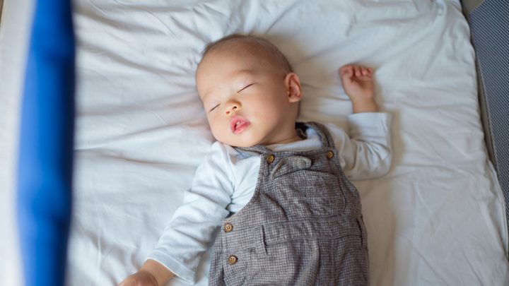 Baby Arching Back While Sleeping – Causes And Solutions