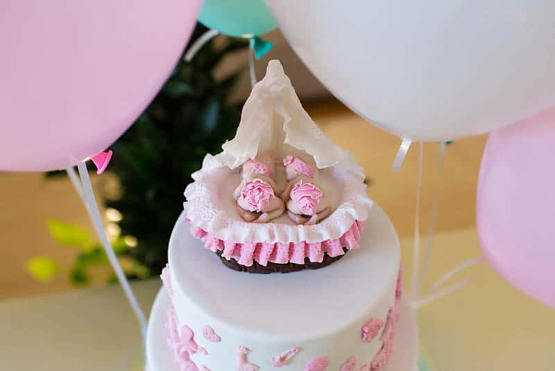  beautiful shower cake for twins with baloons
