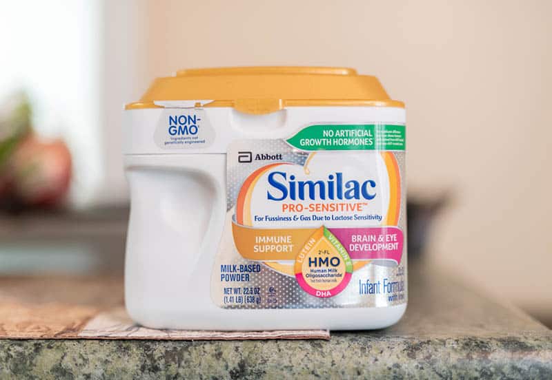  Similac baby formula on kitchen counter
