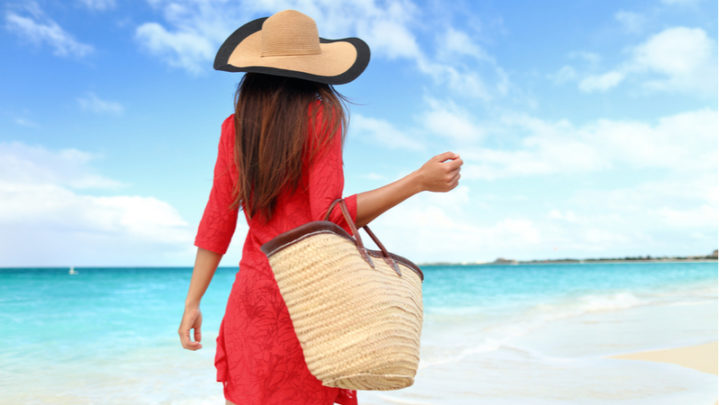 20 Best Beach Bags For Moms And Family Trips In 2022