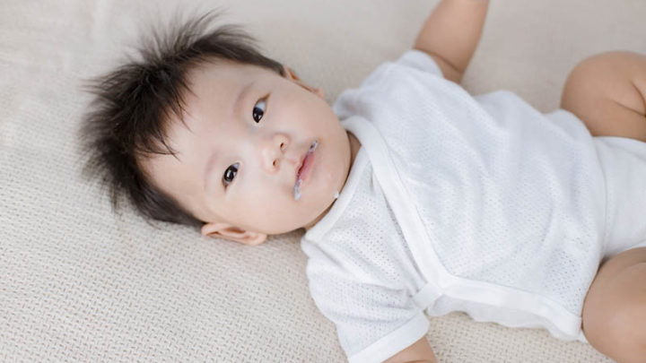 6 Reasons For Why Baby Spits Up When Laid Down